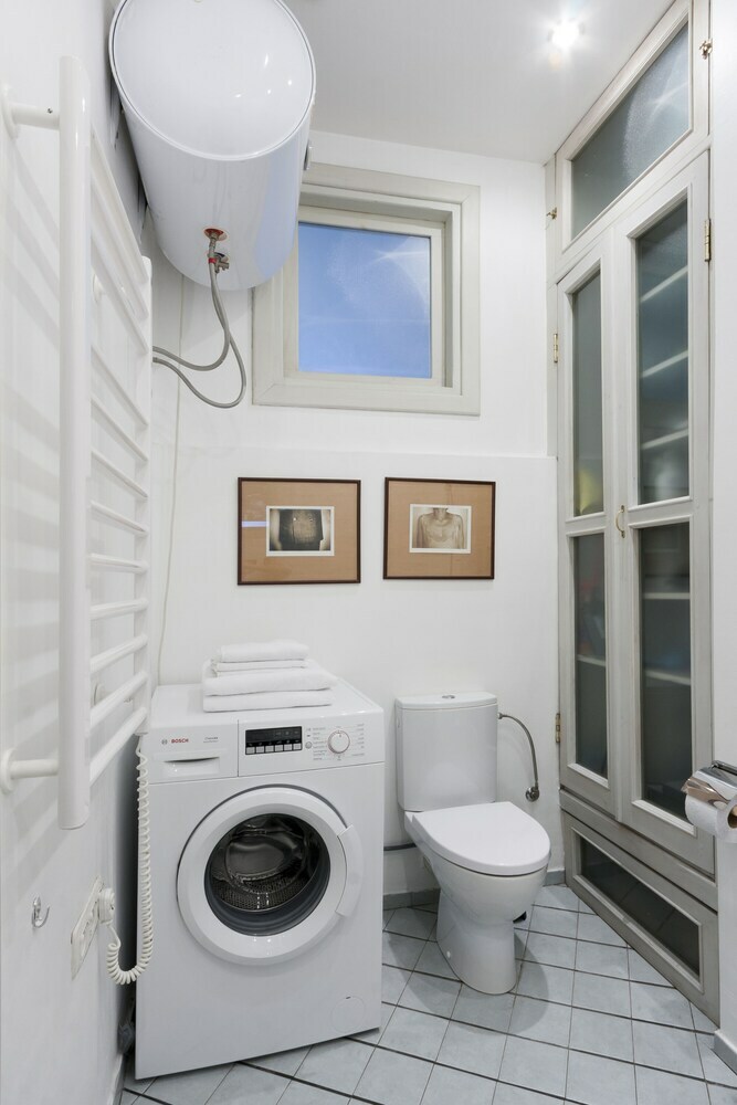 Artist's Hideaway Apartment