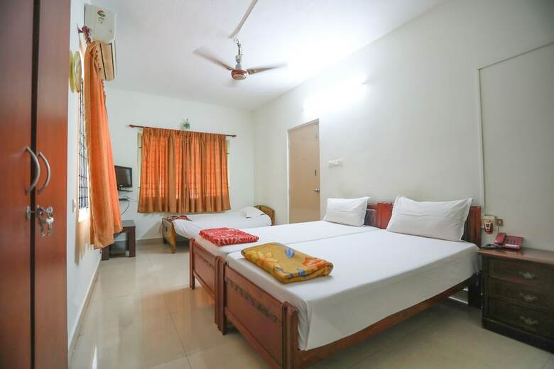 Hotel Ulo Saicharan Comfort Inn