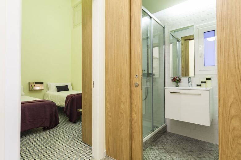 Apartamentos Uma Suites Pau Claris 4