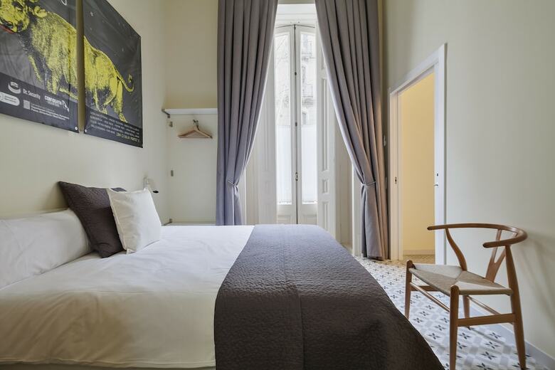 Apartamentos Uma Suites Pau Claris 4