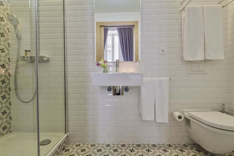 Apartamentos Uma Suites Pau Claris 4