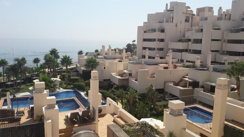 �beach Apartment With Spa & Gym