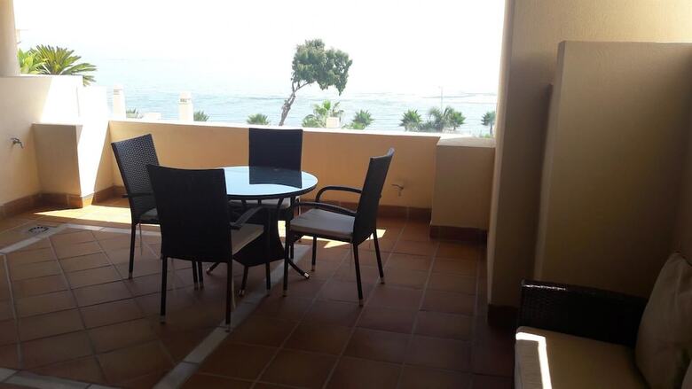 �beach Apartment With Spa & Gym
