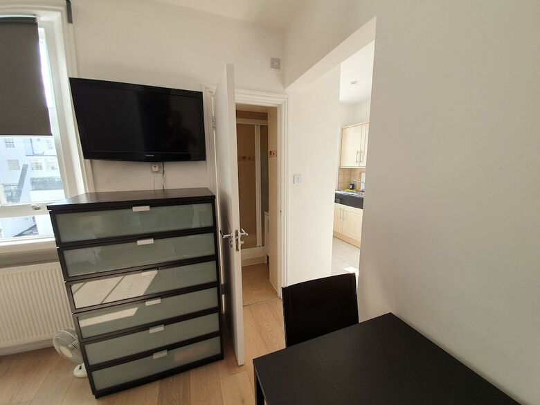Studio Apartment In South Kensington 9