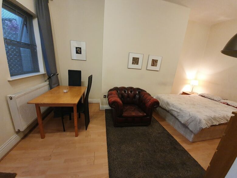 Studio Apartment In South Kensington 9