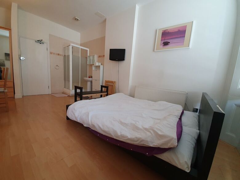 Studio Apartment In South Kensington 9