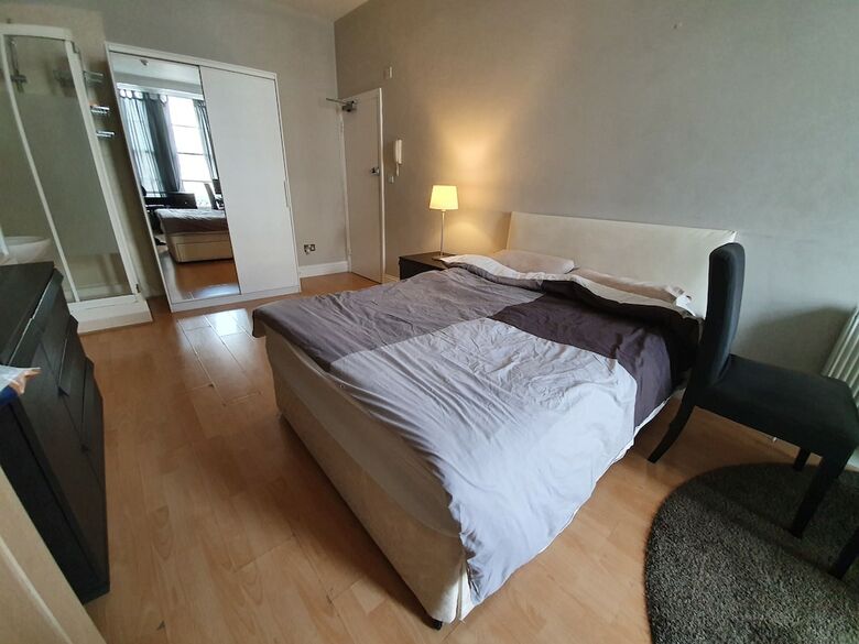 Studio Apartment In South Kensington 9