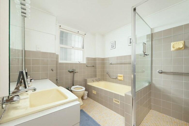 Harbour Front Single Level Apartment