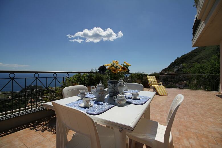 Fontana Vecchia Seaview Apartment�