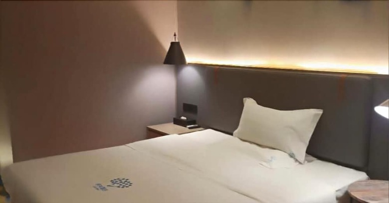 Life Hotel Railway Dong Station