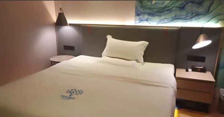 Life Hotel Railway Dong Station
