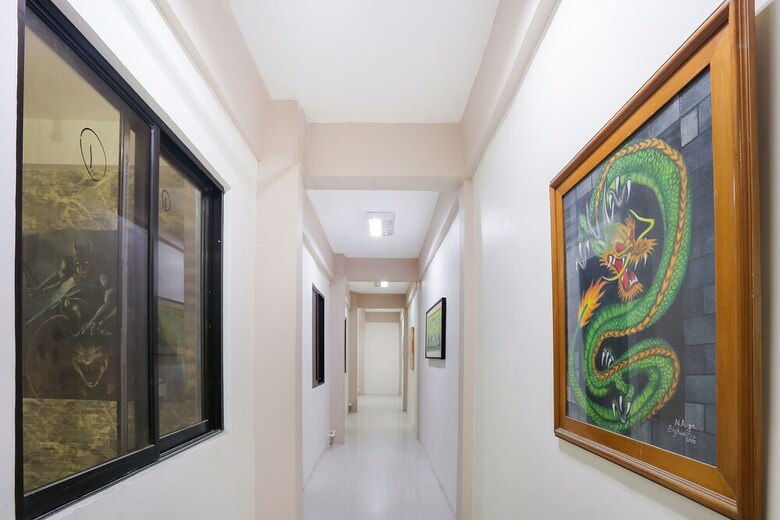 Hotel Oyo 246 Heroes Building