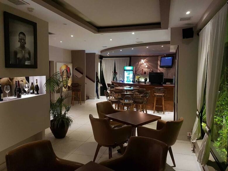 Hotel Finch & Sons