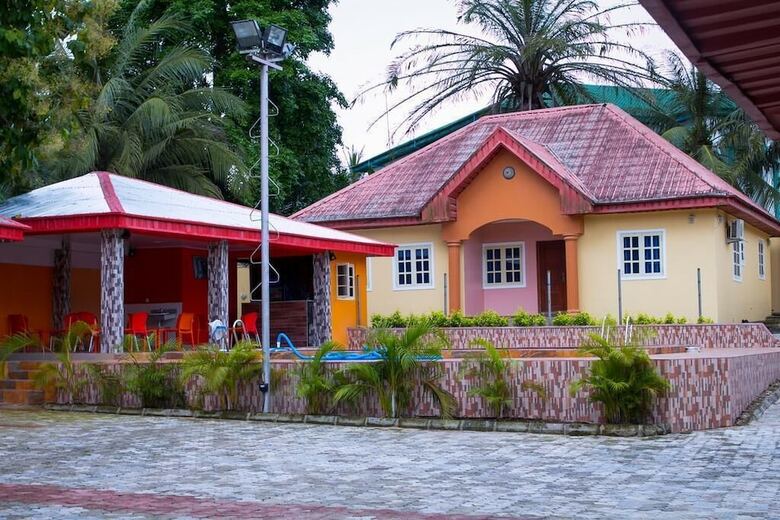 Beneville Hotel And Apartment