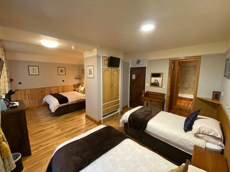 Kylemore Pass Hotel