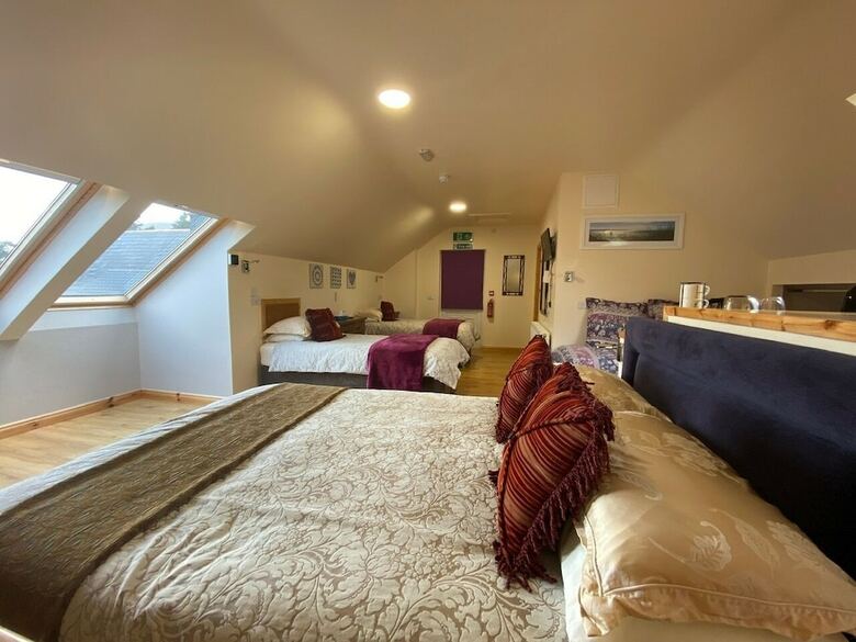 Kylemore Pass Hotel