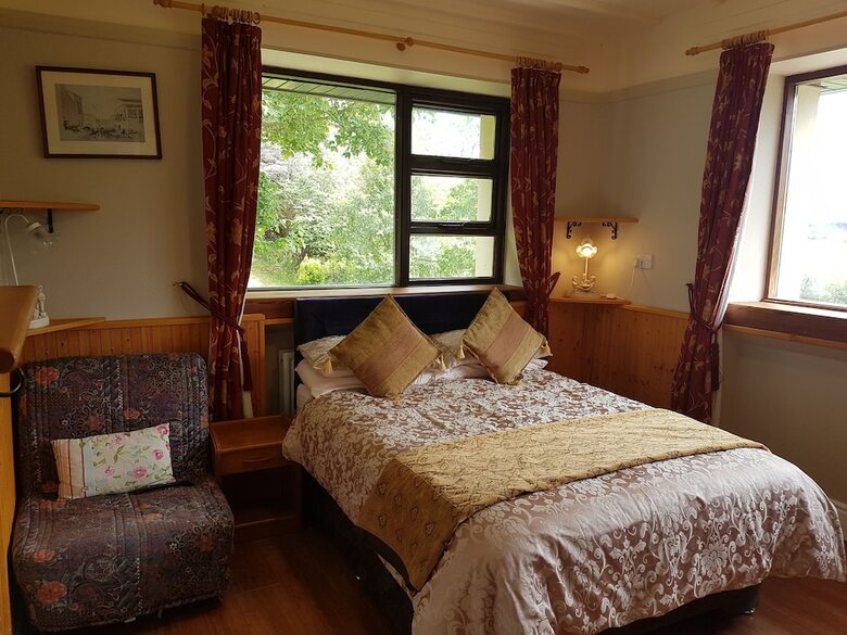 Kylemore Pass Hotel