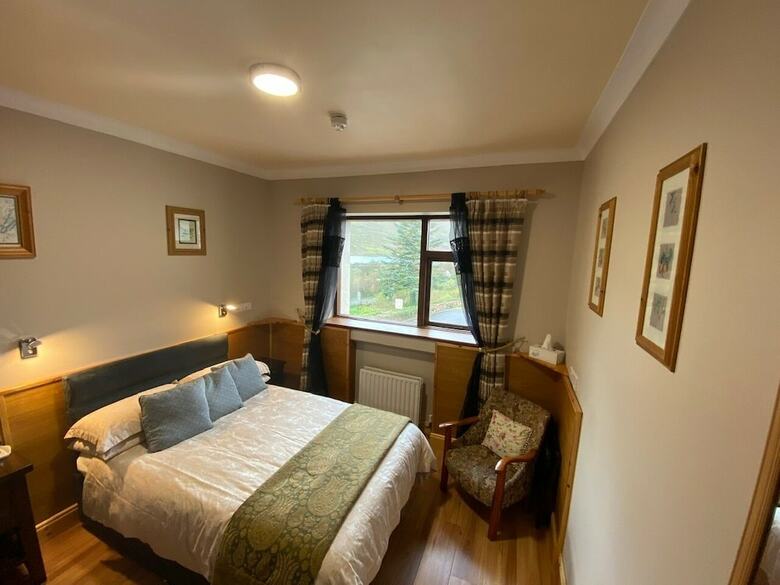 Kylemore Pass Hotel