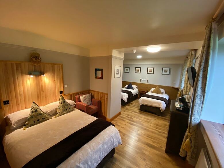 Kylemore Pass Hotel