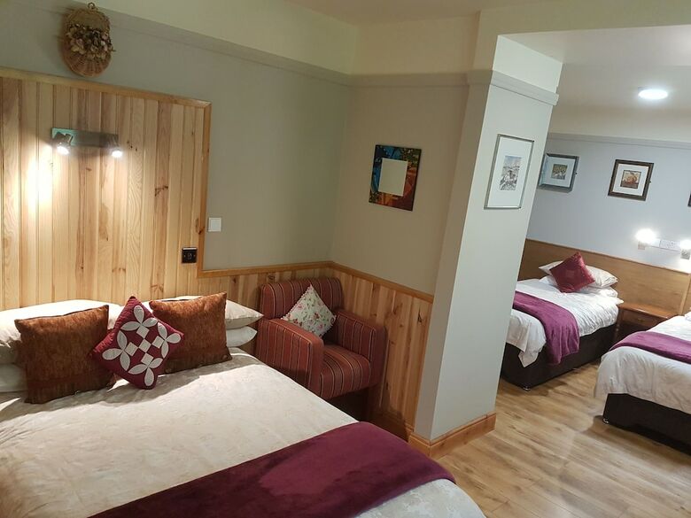 Kylemore Pass Hotel