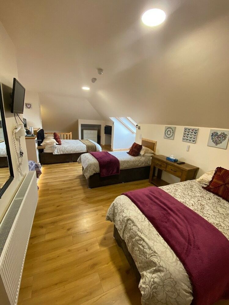 Kylemore Pass Hotel
