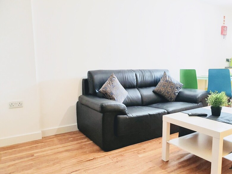 Solo Living - The Plaza