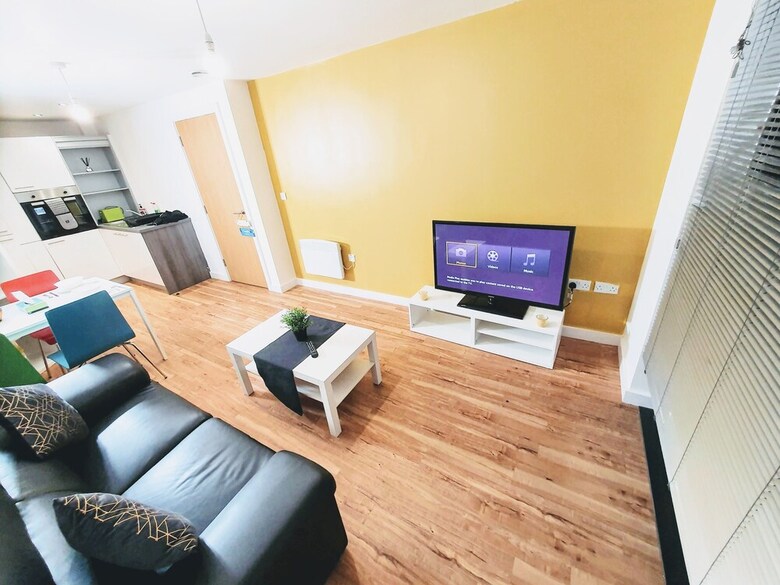 Solo Living - The Plaza