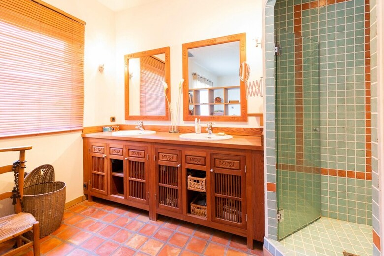 Luxurious 4 Bedrooms Villa, Sea View, Private Pool