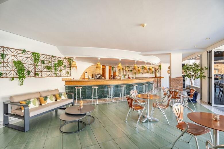Apartamentos Cala Nova