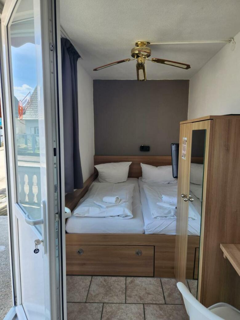Hostal G�stehaus Schmidt