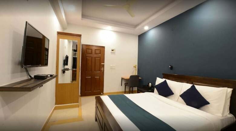 Hotel The Sun Suites