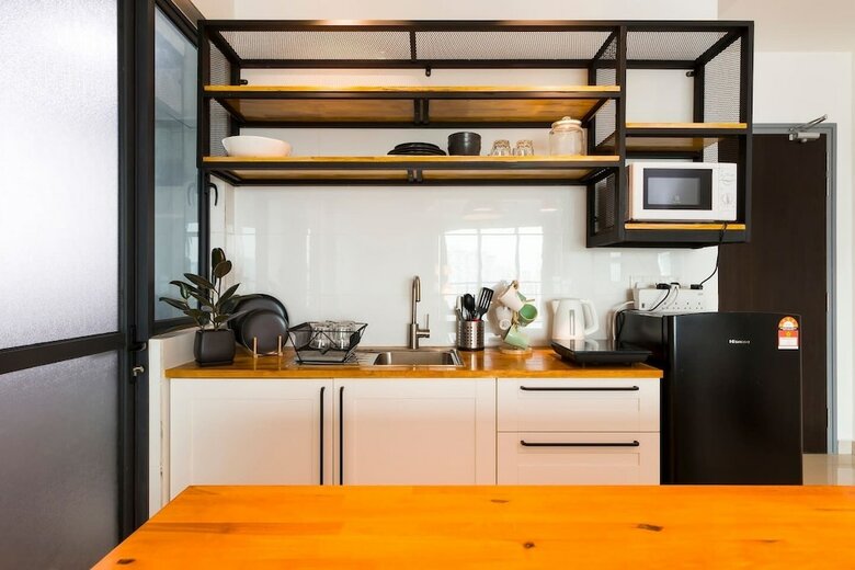 Elegant 3br Condo For 5 With Outdoor Pool