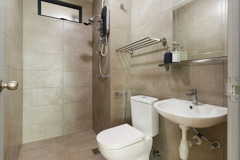 Elegant 3br Condo For 5 With Outdoor Pool