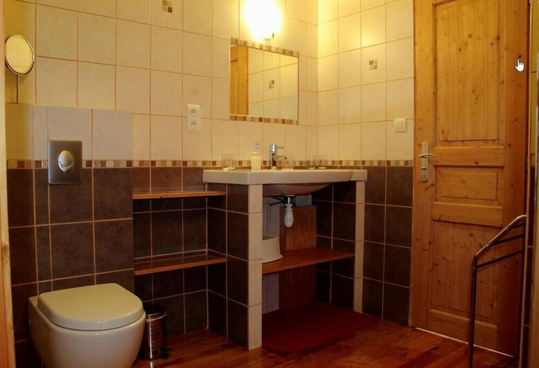 Bed & Breakfast Chambres D'h�tes - La Pierre Trou�e