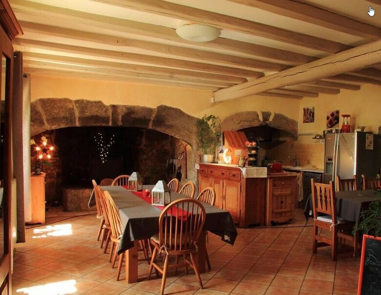 Bed & Breakfast Chambres D'h�tes - La Pierre Trou�e