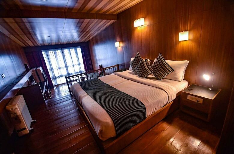Hotel Cedar Inn