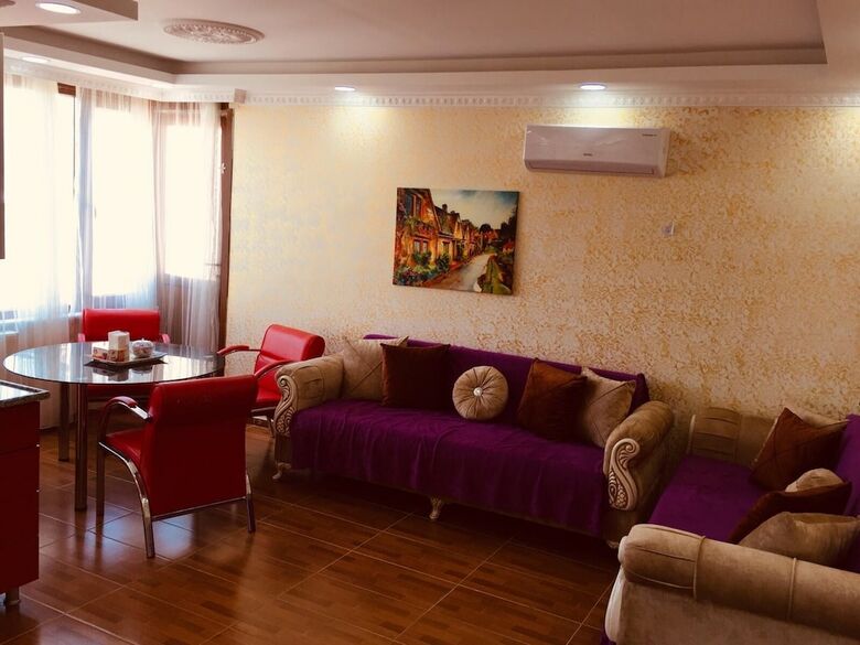 Deluxe Royal Apart