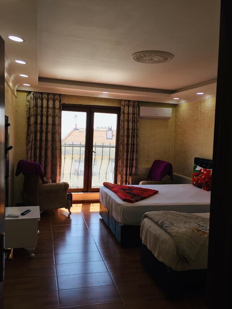 Deluxe Royal Apart