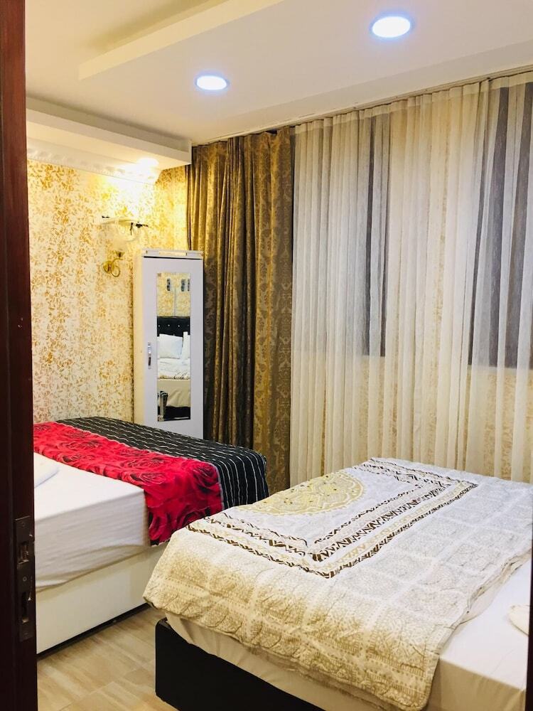 Deluxe Royal Apart