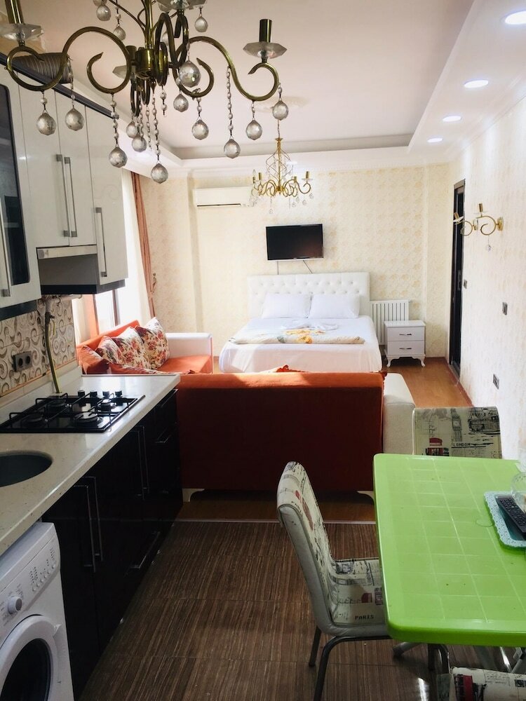 Deluxe Royal Apart