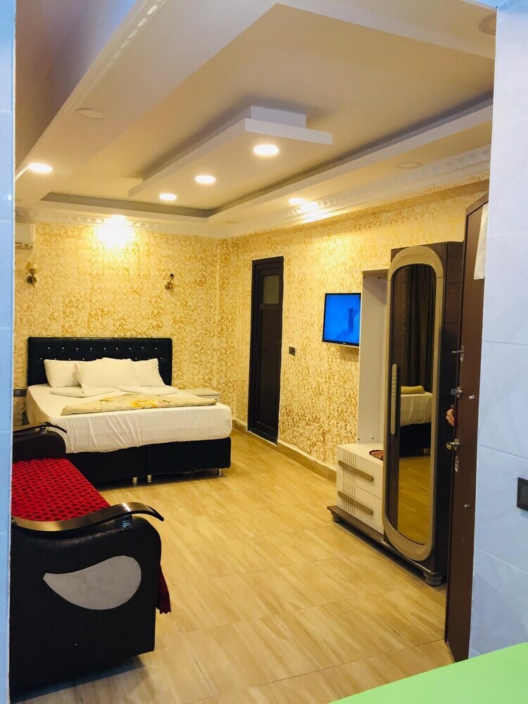 Deluxe Royal Apart
