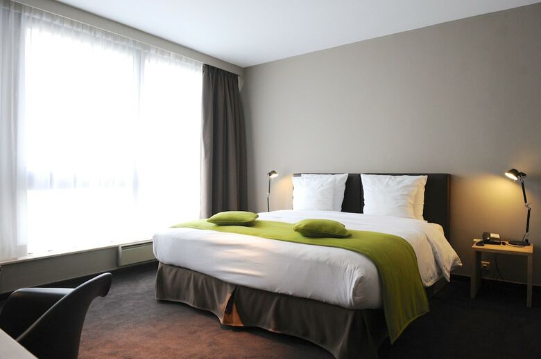 9hotel Chelton