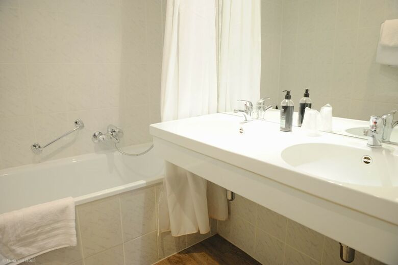 9hotel Chelton
