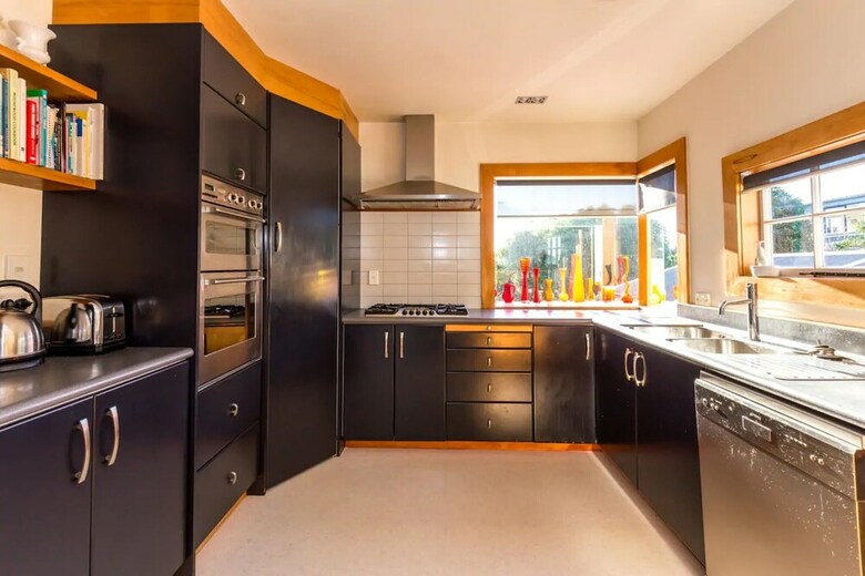 3 Bedroom Family Home With Harbour Views In Westmere