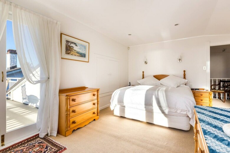3 Bedroom Family Home With Harbour Views In Westmere