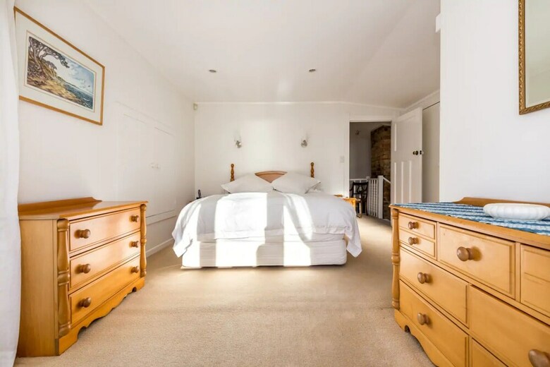 3 Bedroom Family Home With Harbour Views In Westmere