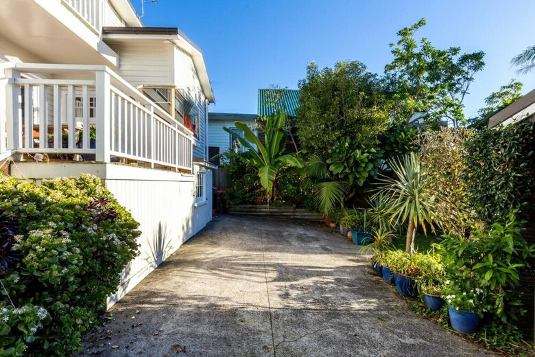 3 Bedroom Family Home With Harbour Views In Westmere