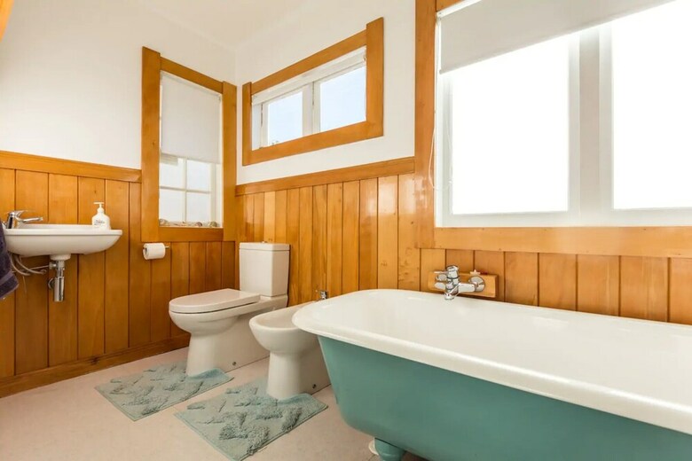 3 Bedroom Family Home With Harbour Views In Westmere
