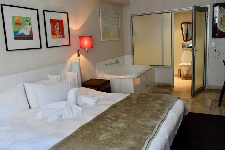 Apartment Suite With Rooftop Pool