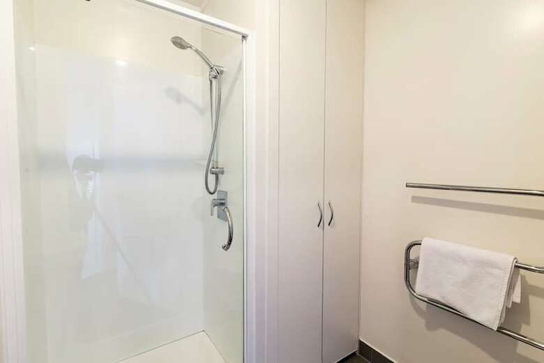 2 Bedroom High-rise Apartment With Harbour Views